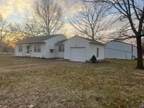 105 Holliday St, Osage City, KS 66523