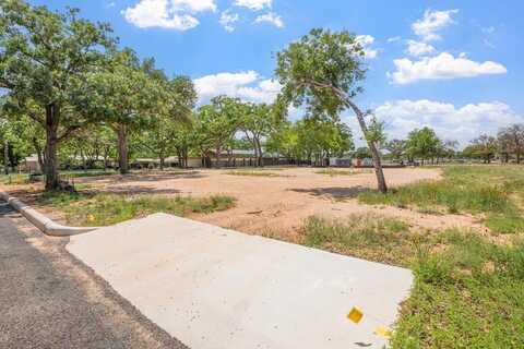 210 Woodcrest, Fredericksburg, TX 78624