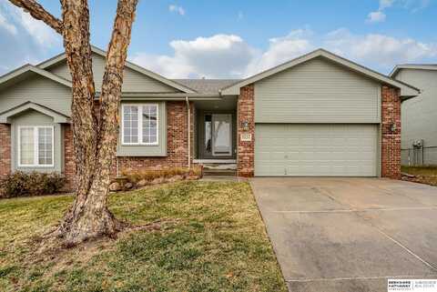 5126 Lakecrest Drive, Papillion, NE 68133