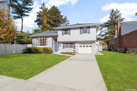 15 Starfire Court, Hewlett, NY 11557