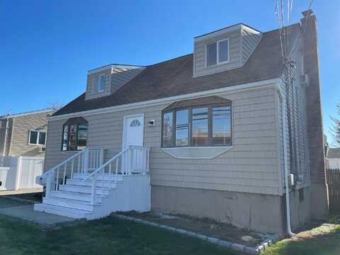 253 Hoffman, Lindenhurst, NY 11757