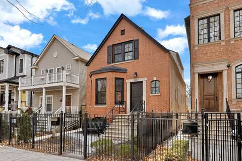 1941 W Nelson Avenue, Chicago, IL 60657