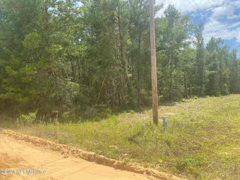 6 LOUISE Avenue, Interlachen, FL 32148