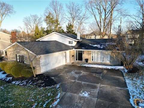 3675 Archwood Drive, Rocky River, OH 44116