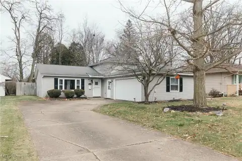 160 Pinewood Drive, Elyria, OH 44035