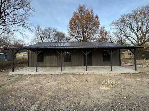 204 NE 2nd St, Adair, OK 74330