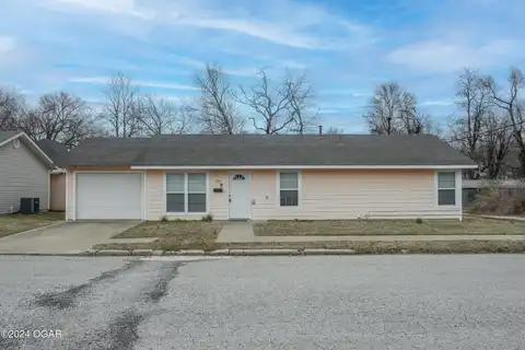 404 E Wilson Street, Carterville, MO 64835