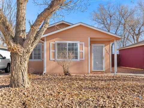 2902 Winnipeg St, Pueblo, CO 81004