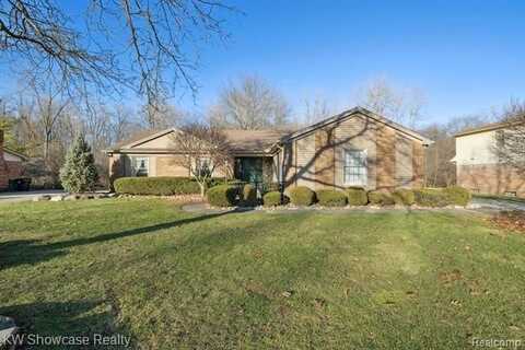 33098 OAK HOLLOW Street, Farmington Hills, MI 48334