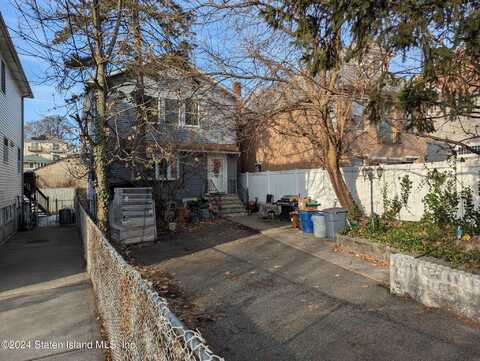 21 Father Capodanno Boulevard, Staten Island, NY 10305