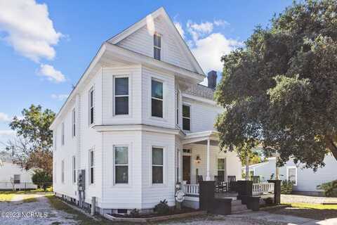 212 Live Oak Street, Beaufort, NC 28516