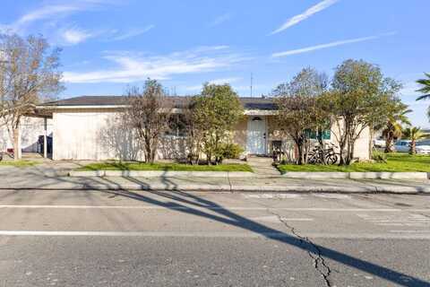 1009 Cleveland Avenue E, Madera, CA 93638