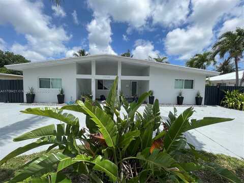 2325 NE 194th St, Miami, FL 33180