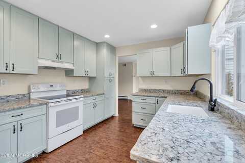 648 Pulham Court, Manchester, NJ 08759