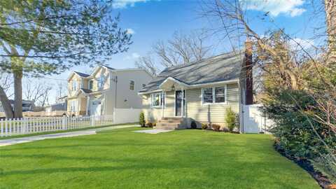 11 Hickory, Bayville, NY 11709