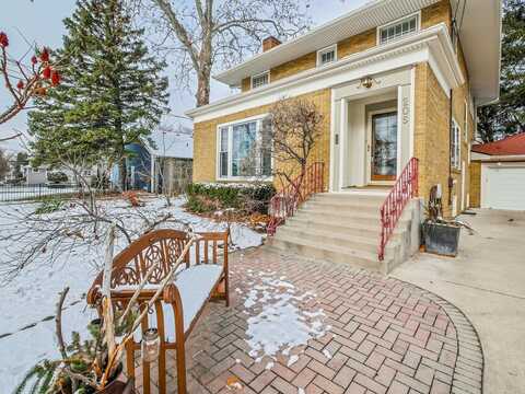 205 E Jefferson Avenue, Wheaton, IL 60187