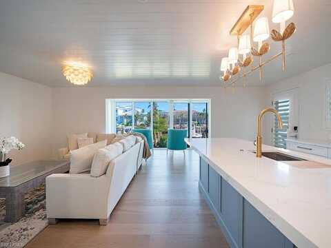2082 Gulf Shore, NAPLES, FL 34102