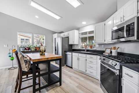 525 W El Norte Parkway, Escondido, CA 92026