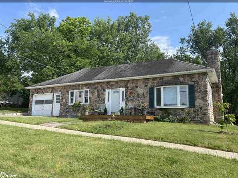 104 W Lowe Avenue, Fairfield, IA 52556