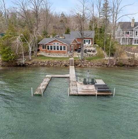 3056 Hilton, Petoskey, MI 49770