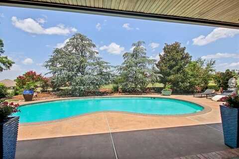 5801 Oak Tree Road, Edmond, OK 73025