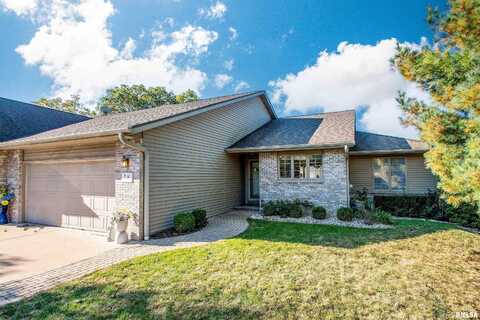 7 COUNTRY CLUB Court, Pekin, IL 61554