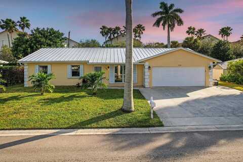 120 Park Lane E, Hypoluxo, FL 33462