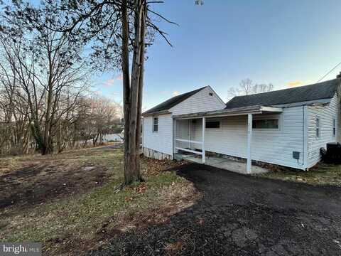 210 BROWN STREET, SPRING CITY, PA 19475