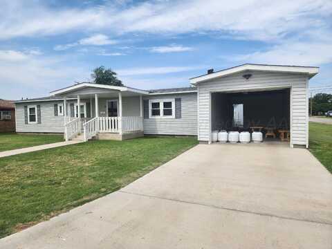 1702 S Baylor Street, Perryton, TX 79070