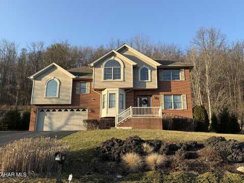 174 Castle Farms Road, Altoona, PA 16601