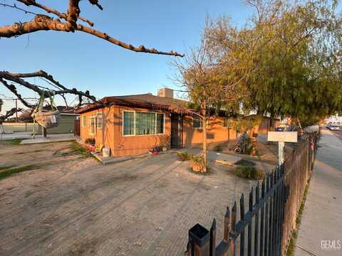 403 9th Avenue, Delano, CA 93215