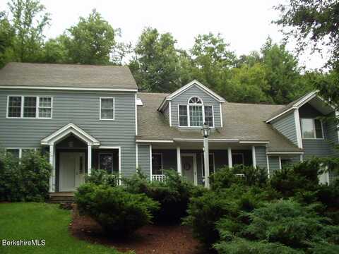 9122 Mountainside Dr, Hancock, MA 01237