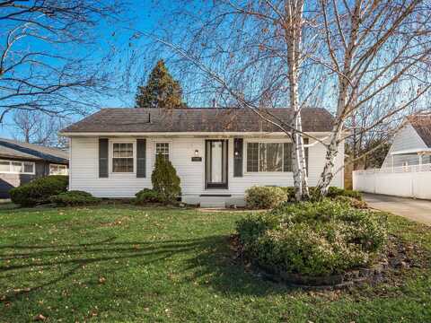 220 Old Village Road, Columbus, OH 43228