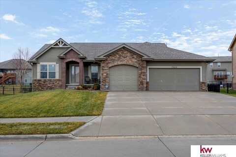 13604 S 45 Street, Papillion, NE 68133