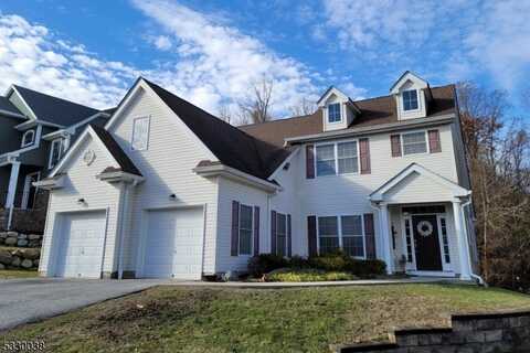 17 Bluffs Ct, Hamburg, NJ 07419