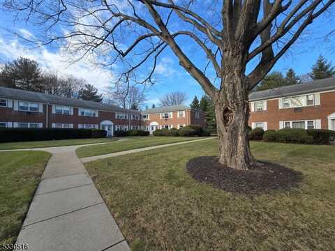 79 Manchester Ct, Wayne, NJ 07470