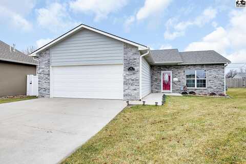 333 Kisiwa Village Rd, Hutchinson, KS 67502