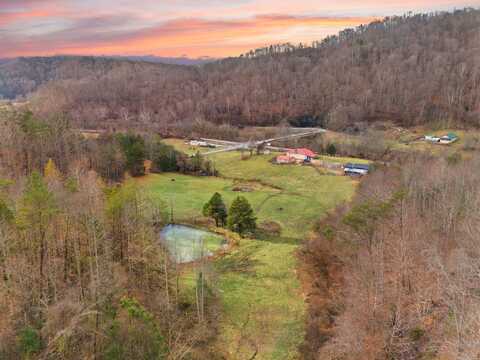 7333 Brownies Creek Extended, Pineville, KY 40977