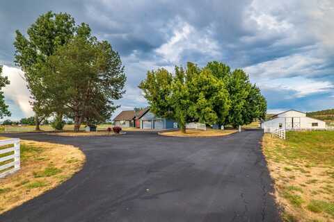 5900 Mcloughlin Drive, Central Point, OR 97502