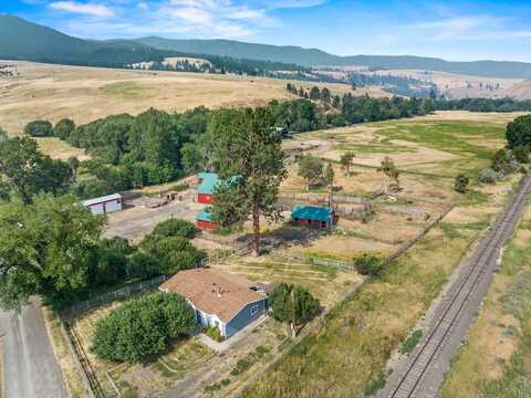 66816 Sunrise Rd., Enterprise, OR 97828