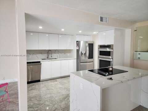 11130 N Lakeview Dr, Pembroke Pines, FL 33026