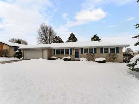 915 Dreifuerst Rd, Plymouth, WI 53073