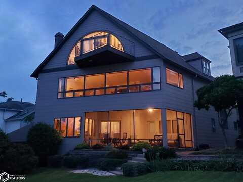 914 N 3Rd Street, Burlington, IA 52601