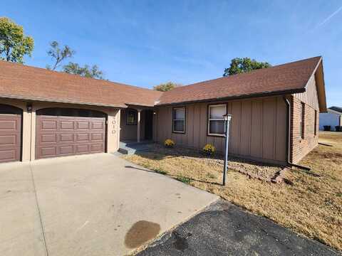 4010 NW Pocahontas DR, Topeka, KS 66618