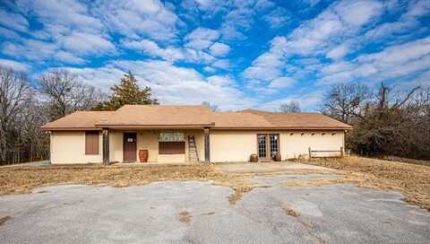 2100 Ahloso Road, Ada, OK 74820