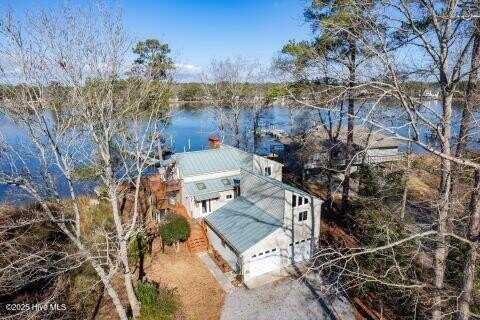 6206 Mainsail Point Road W, Oriental, NC 28571