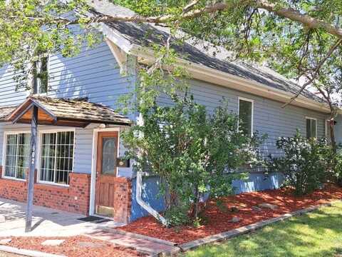 602 & 604 E 5th Street, Chadron, NE 69337