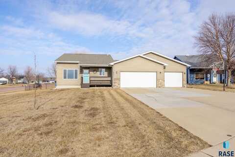 1000 Greyhawk Cir, Harrisburg, SD 57032