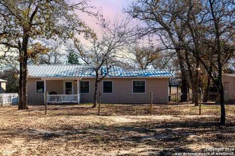 708 Turkey Hollow Rd, Luling, TX 78648