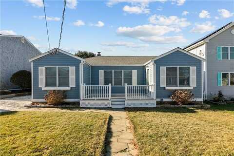 98 Foxboro Avenue, Portsmouth, RI 02871